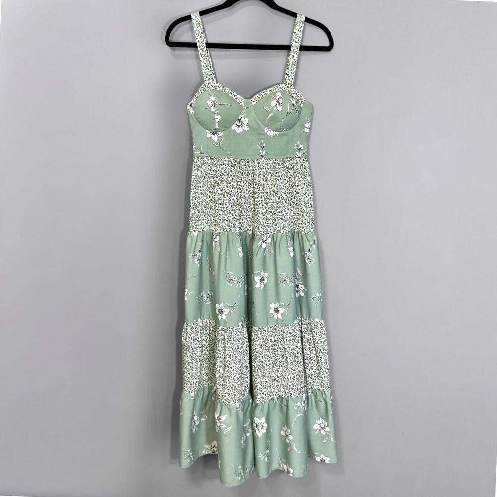 Chic Floral Tiered Maxi Dress in Sage Green